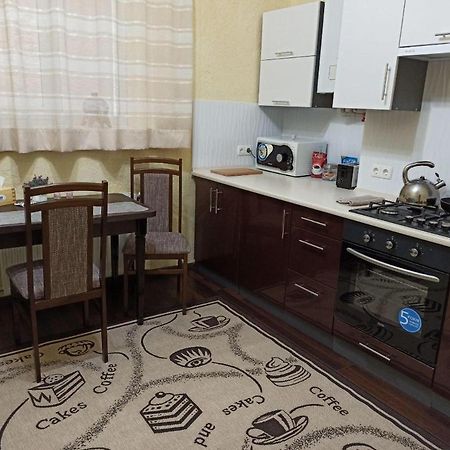 Ferienwohnung Квартира В Самом Центре Wi-Fi Czernowitz Exterior foto