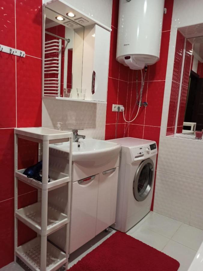 Ferienwohnung Квартира В Самом Центре Wi-Fi Czernowitz Exterior foto