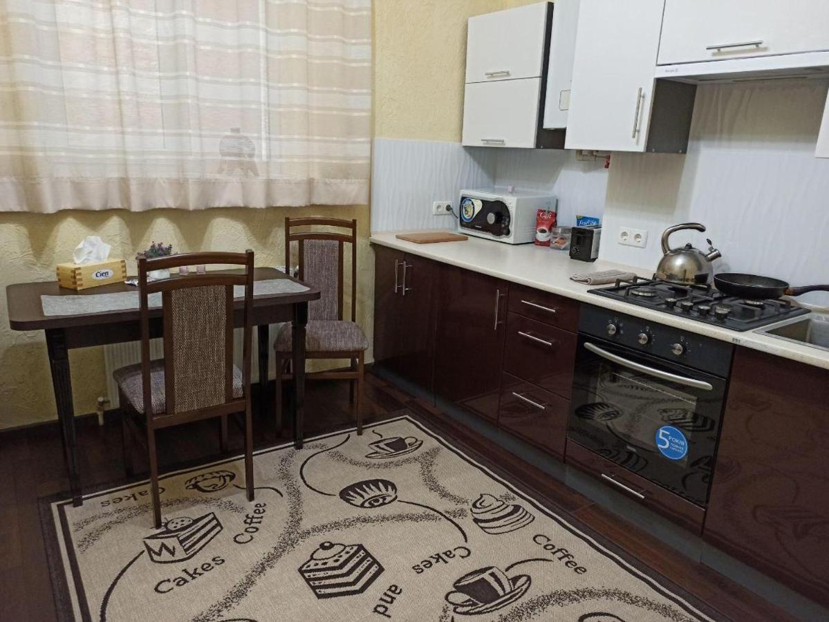 Ferienwohnung Квартира В Самом Центре Wi-Fi Czernowitz Exterior foto