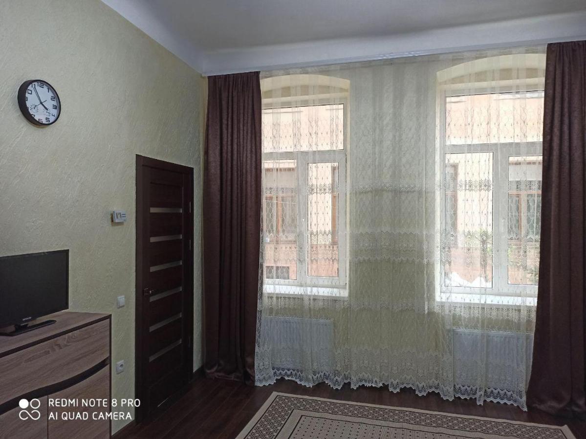 Ferienwohnung Квартира В Самом Центре Wi-Fi Czernowitz Exterior foto