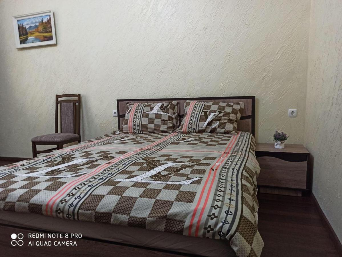 Ferienwohnung Квартира В Самом Центре Wi-Fi Czernowitz Exterior foto