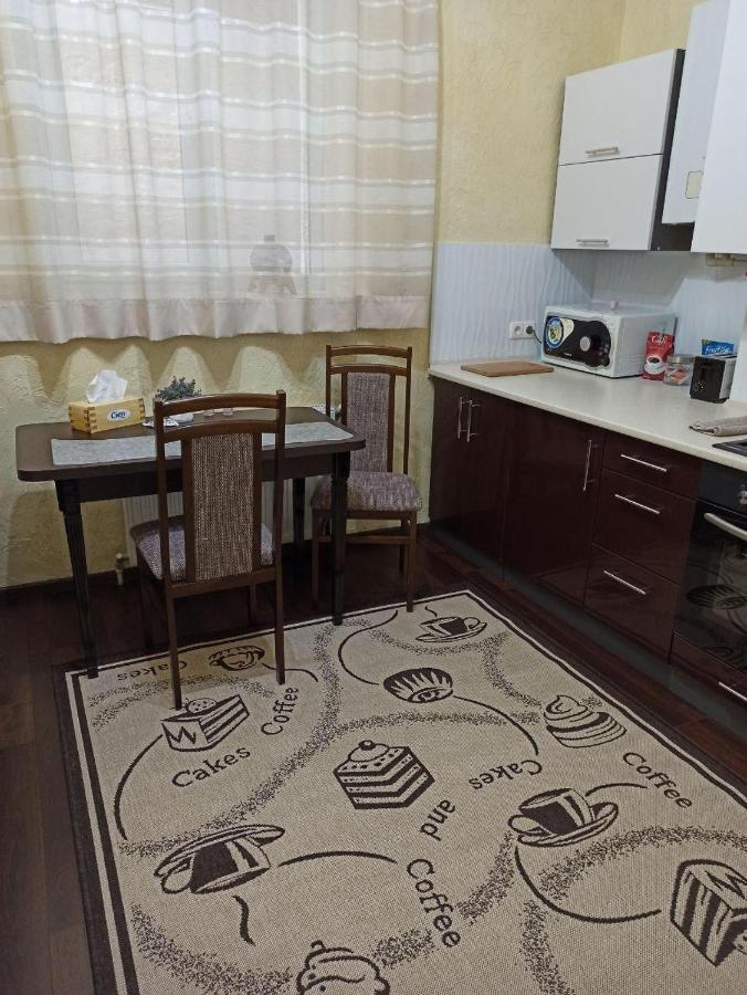 Ferienwohnung Квартира В Самом Центре Wi-Fi Czernowitz Exterior foto