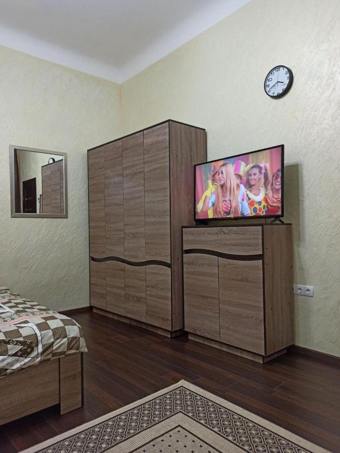 Ferienwohnung Квартира В Самом Центре Wi-Fi Czernowitz Exterior foto