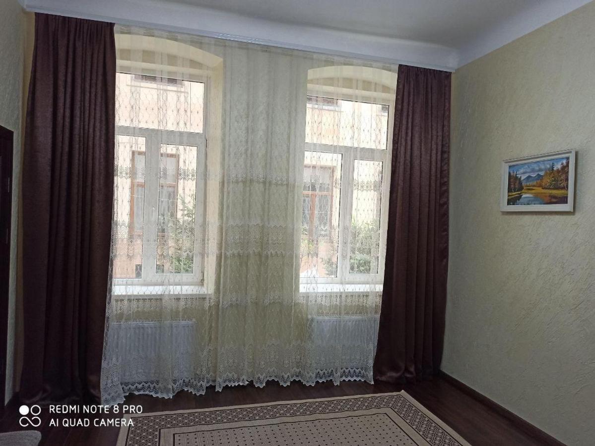 Ferienwohnung Квартира В Самом Центре Wi-Fi Czernowitz Exterior foto